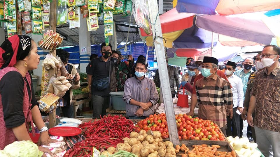 Foto: Gubernur dan Forkopimda Sulbar Pantau Pasar di Mamuju